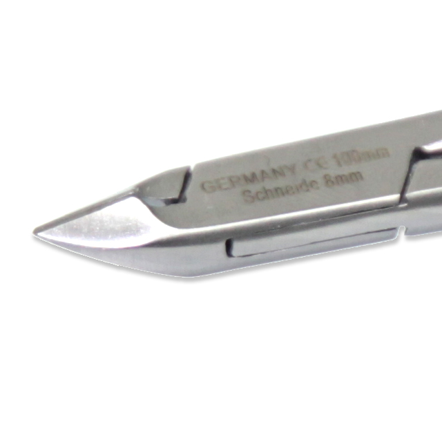 cuticles pliers with arched blade
