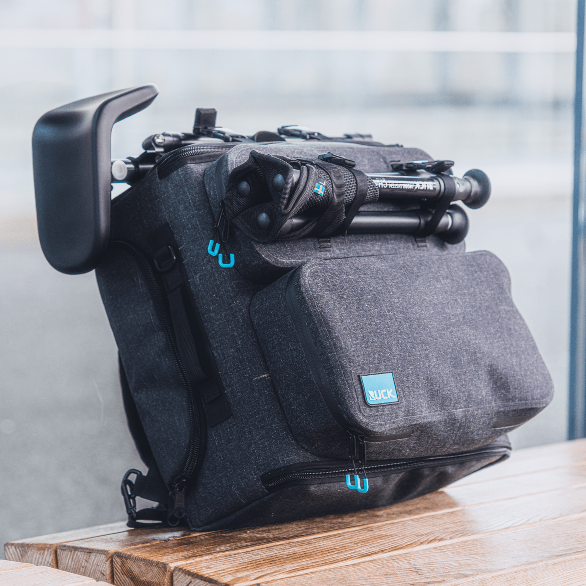 Ruck Rucksack für Fußpflegegerät mit Leuchte weiß_Caremed08 Rucksack für Fußpflegegerät inkl. Geräteeinsatz